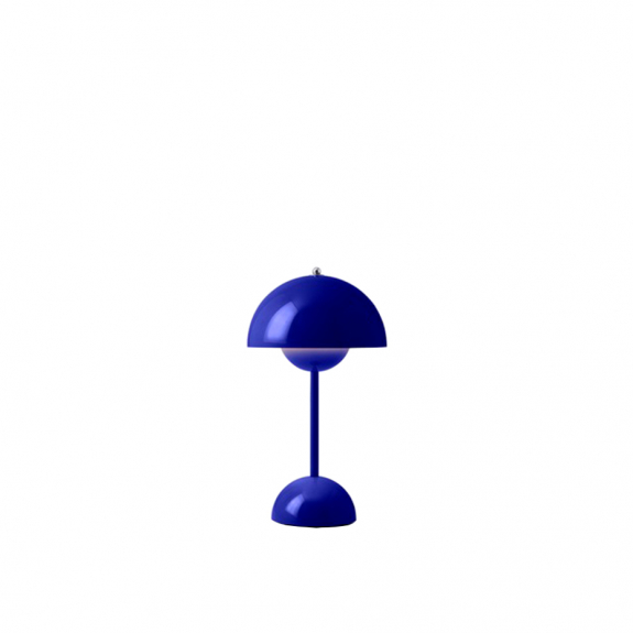 Flowerpot Bordslampa VP9 Portable Magnetic Charger Cobalt Blue i gruppen Belysning / Inomhus / Uppladdningsbara lampor hos Vxj Elektriska (ANDT-133093A178)