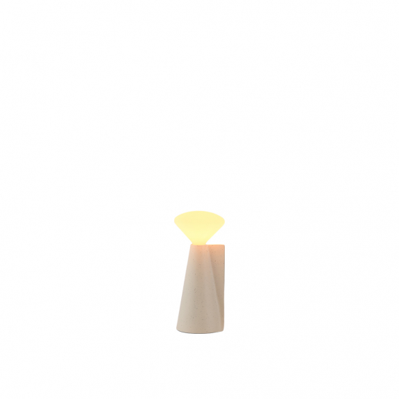 Mantle Portable Bordslampa Stone White + Mantle LED Bulb IP44 i gruppen Belysning / Inomhus / Bordslampor hos Vxj Elektriska (TALA-715296)