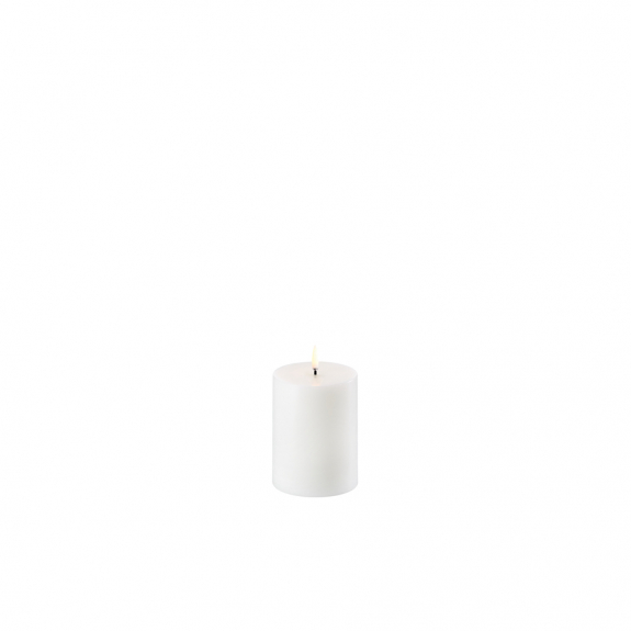 Uyuni Pillar LED Candle 13cm Nordic White i gruppen Inredning / Inredningsdetaljer / Ljushllare & Ljus hos Vxj Elektriska (UL-PI-NW-C78010)