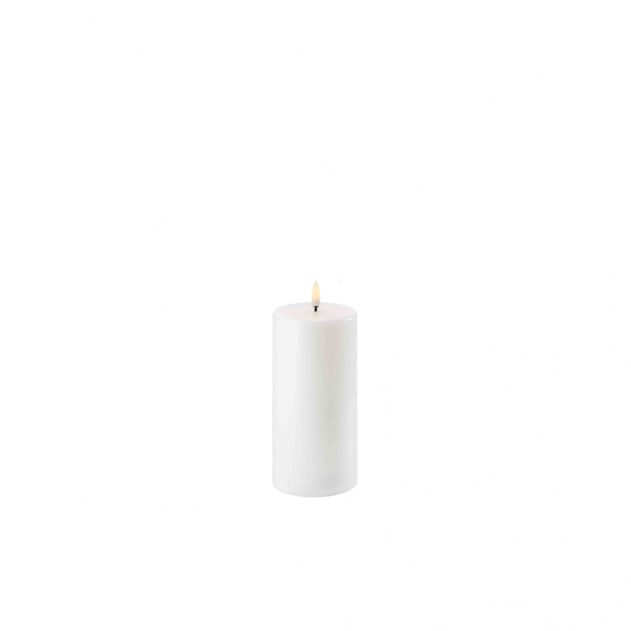 Uyuni Pillar LED Candle 18cm Nordic White i gruppen Inredning / Inredningsdetaljer / Ljushllare & Ljus hos Vxj Elektriska (UL-PI-NW-C78015)