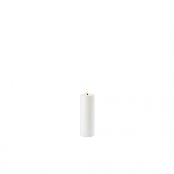 Uyuni Mini Pillar LED Candle 5x14,5cm Nordic White i gruppen Inredning / Inredningsdetaljer / Ljushllare & Ljus hos Vxj Elektriska (UL-PI-NW05014)