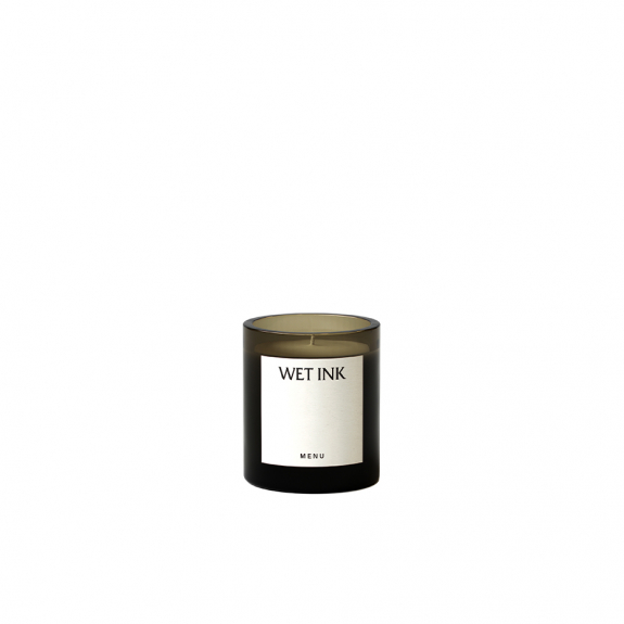 Olfacte Scented Candle Wet Ink 235g i gruppen Inredning / Inredningsdetaljer / Ljushllare & Ljus hos Vxj Elektriska (3200049)