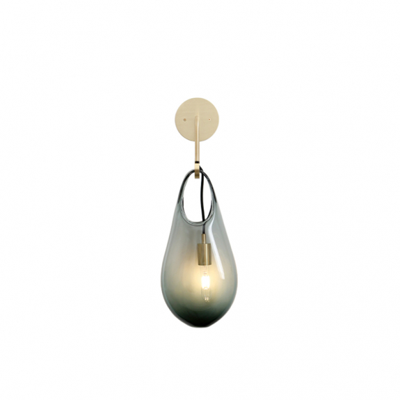 Hold 18 Vägglampa Brushed Brass/Smoke i gruppen Belysning / Inomhus / Vägglampor hos Växjö Elektriska (LT261-SMK-BB)