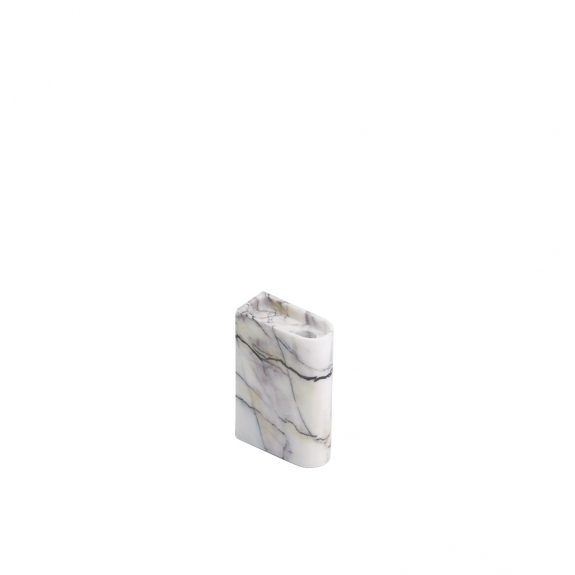 Monolith Candle Holder Medium Mixed White Marble i gruppen Inredning / Inredningsdetaljer / Ljushllare & Ljus hos Vxj Elektriska (NORT-3121)