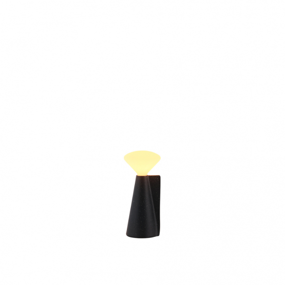 Mantle Portable Bordslampa Granite Black + Mantle LED Bulb IP44 i gruppen Belysning / Inomhus / Uppladdningsbara lampor hos Vxj Elektriska (TALA-715302)