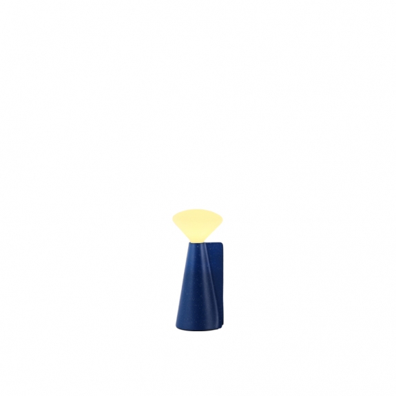 Mantle Portable Bordslampa Cobalt Blue + Mantle LED Bulb IP44 i gruppen Belysning / Inomhus / Uppladdningsbara lampor hos Vxj Elektriska (TALA-715326)