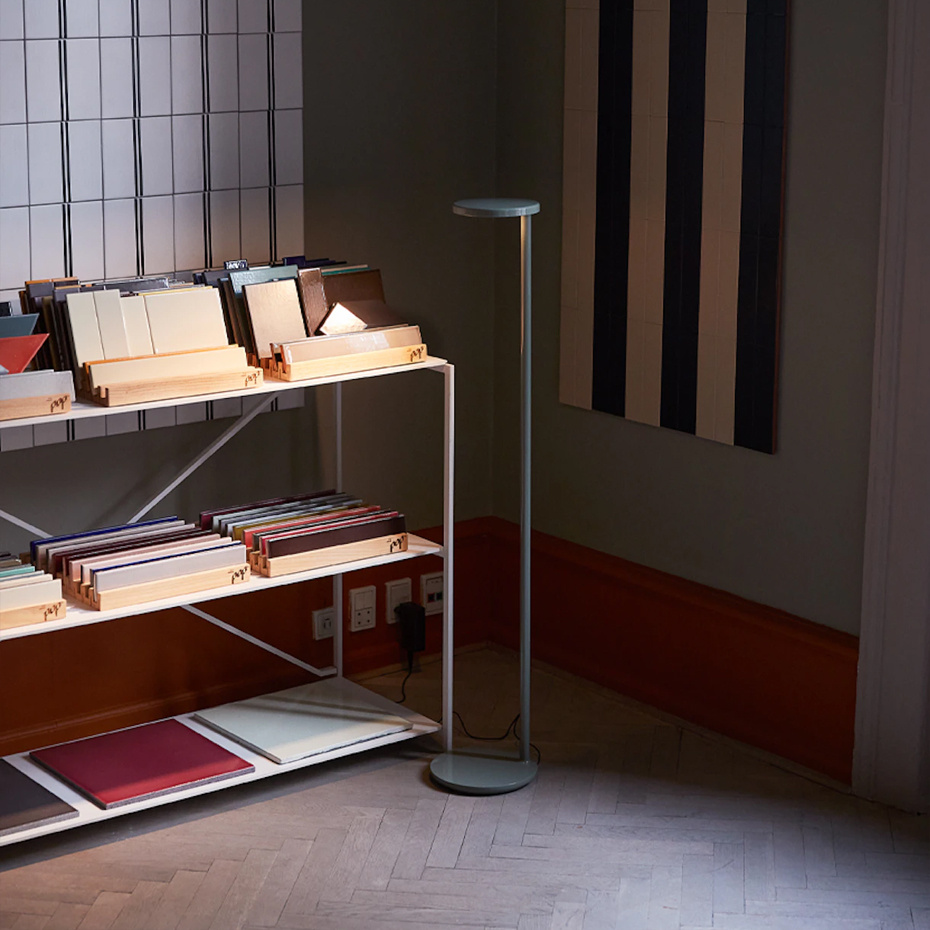 Oblique Golvlampa Matt Anthracite