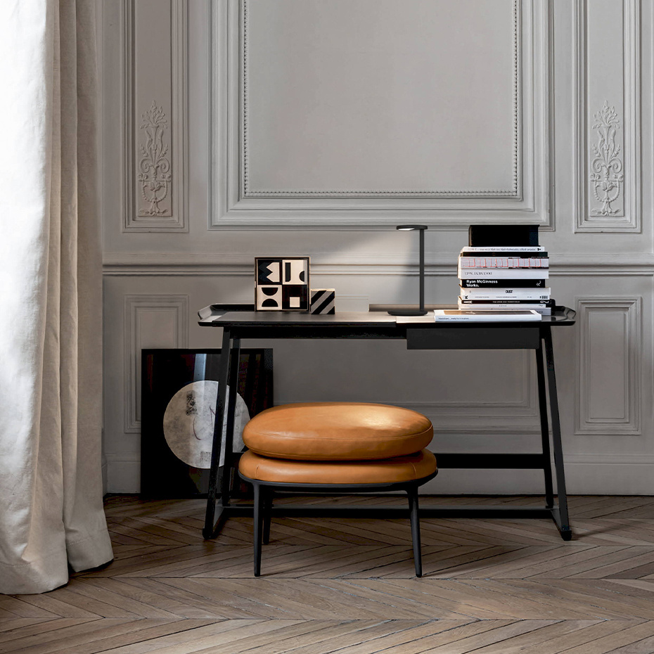 Oblique Bordslampa Glossy Grey