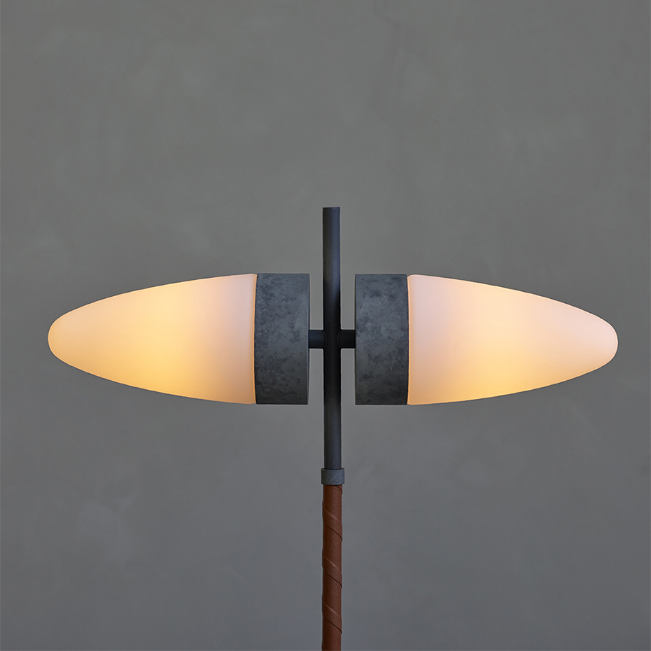 Bull Golvlampa Oxidized