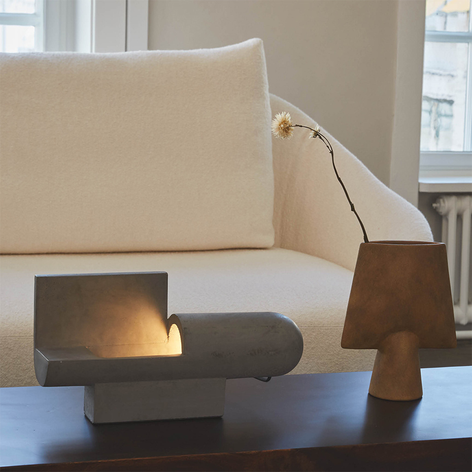 Brutalist Bordslampa Concrete Grey