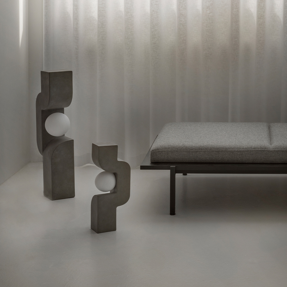 Sitting Man Bordslampa Mini Dark Grey