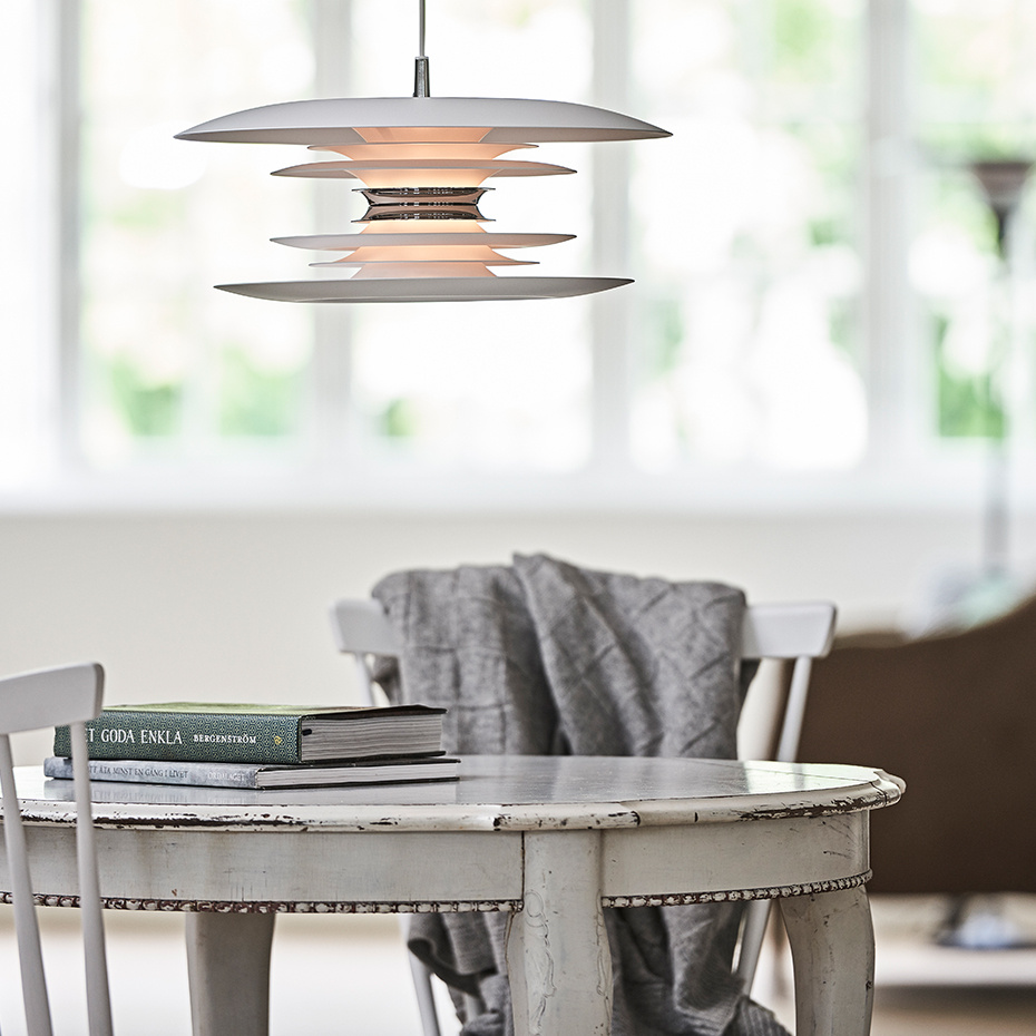 Diablo Pendel Ø50cm Mattsvart/Blankröd