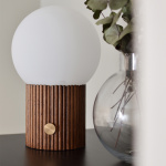 Hubble 22 Bordslampa Valnöt Hubble 22 Bordslampa Valnöt