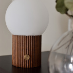 Hubble 22 Bordslampa Valnöt Hubble 22 Bordslampa Valnöt