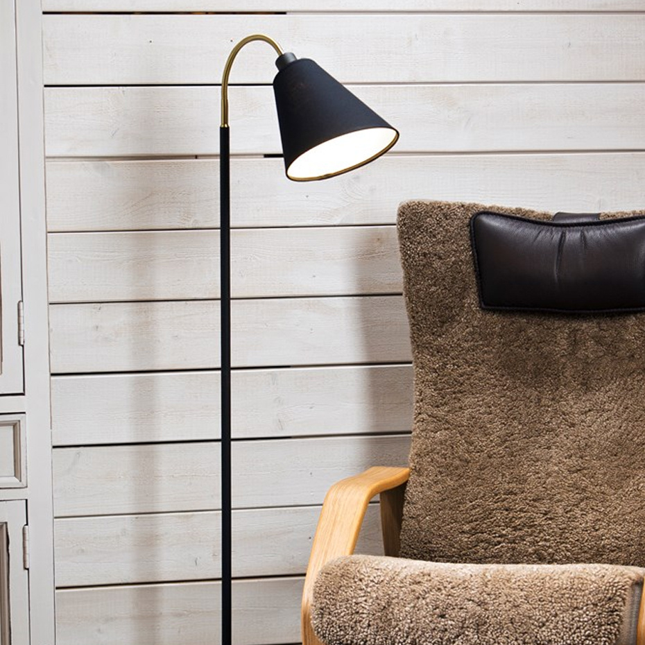 Ljusdal Golvlampa 1-Arm Svart/Matt Mässing