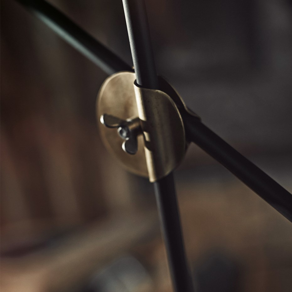 KH#1 Golvlampa Mattsvart/Rå Mässing