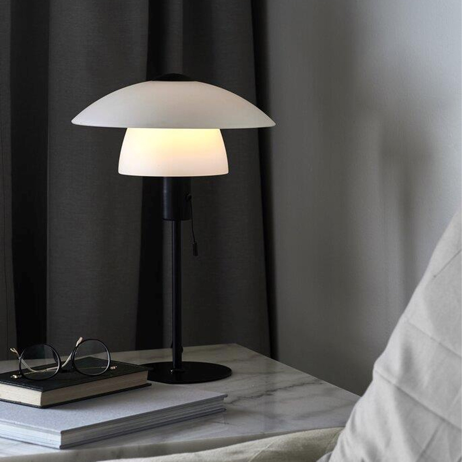 Verona Bordslampa Svart/Opalglas