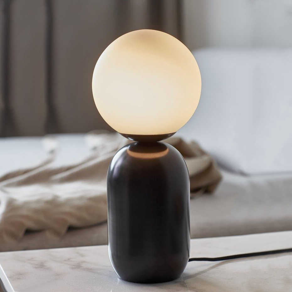 Notti Bordslampa Svart/Opalglas