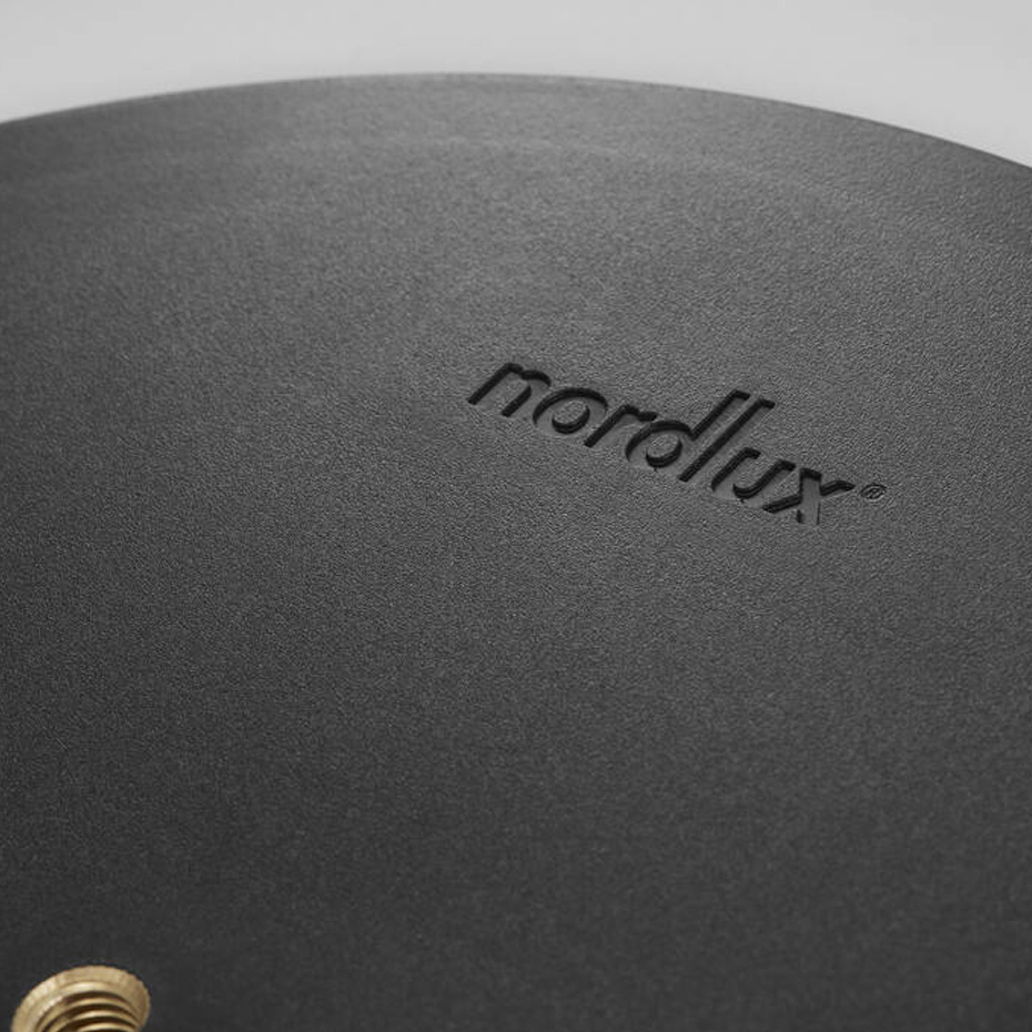 Sponge 34 Portabel Bordslampa Svart/Opal