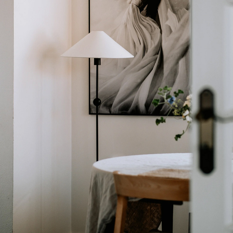 Astrid Golvlampa Svart