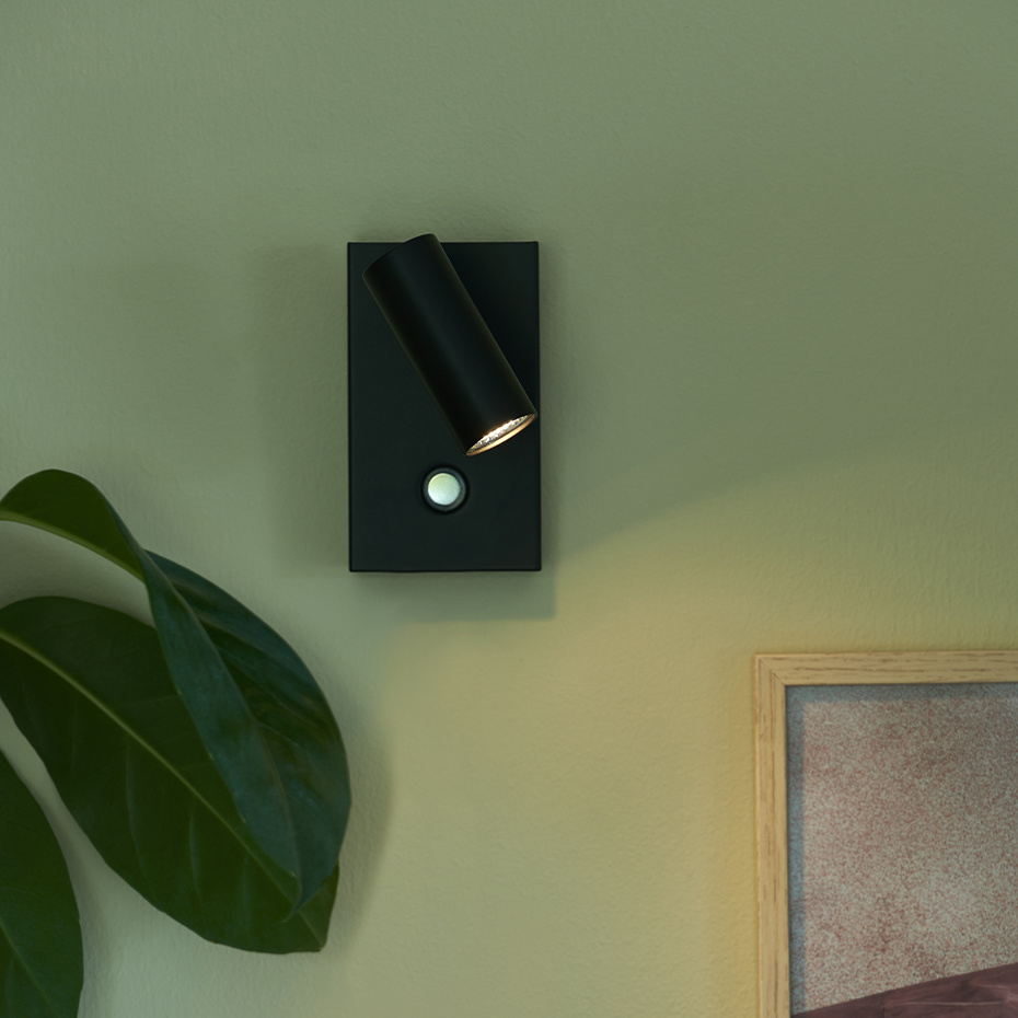 Omari Vägglampa Svart