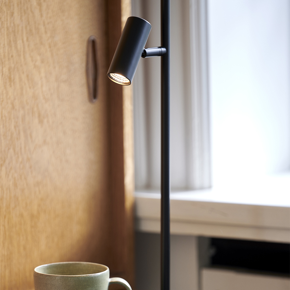 Omari Bordslampa Svart