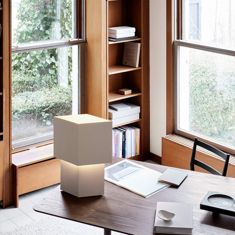 Romb 48 Bordslampa Cotton