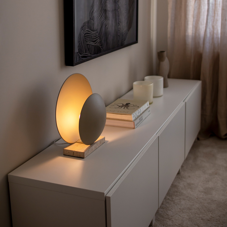 Orbit Bordslampa Beige/Travertin