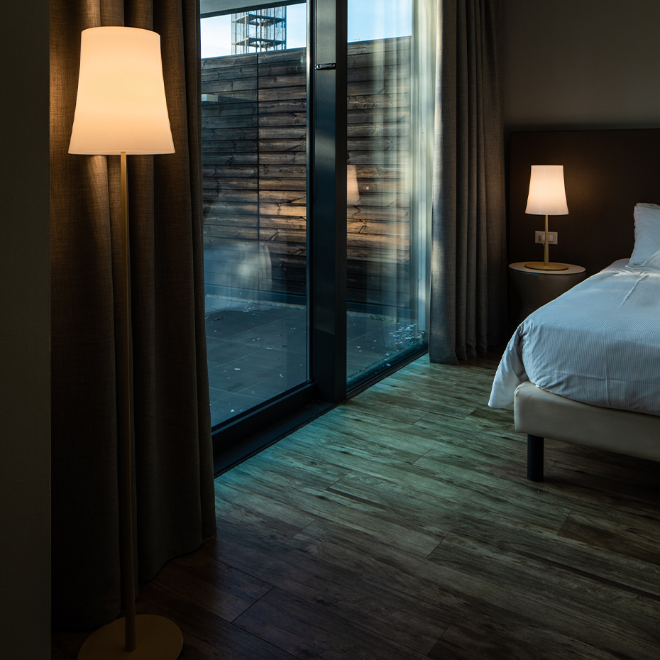 Birdie Easy Bordslampa Large Black