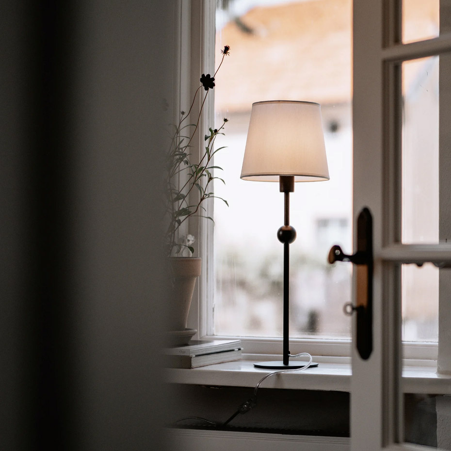 Astrid Bordslampa Svart