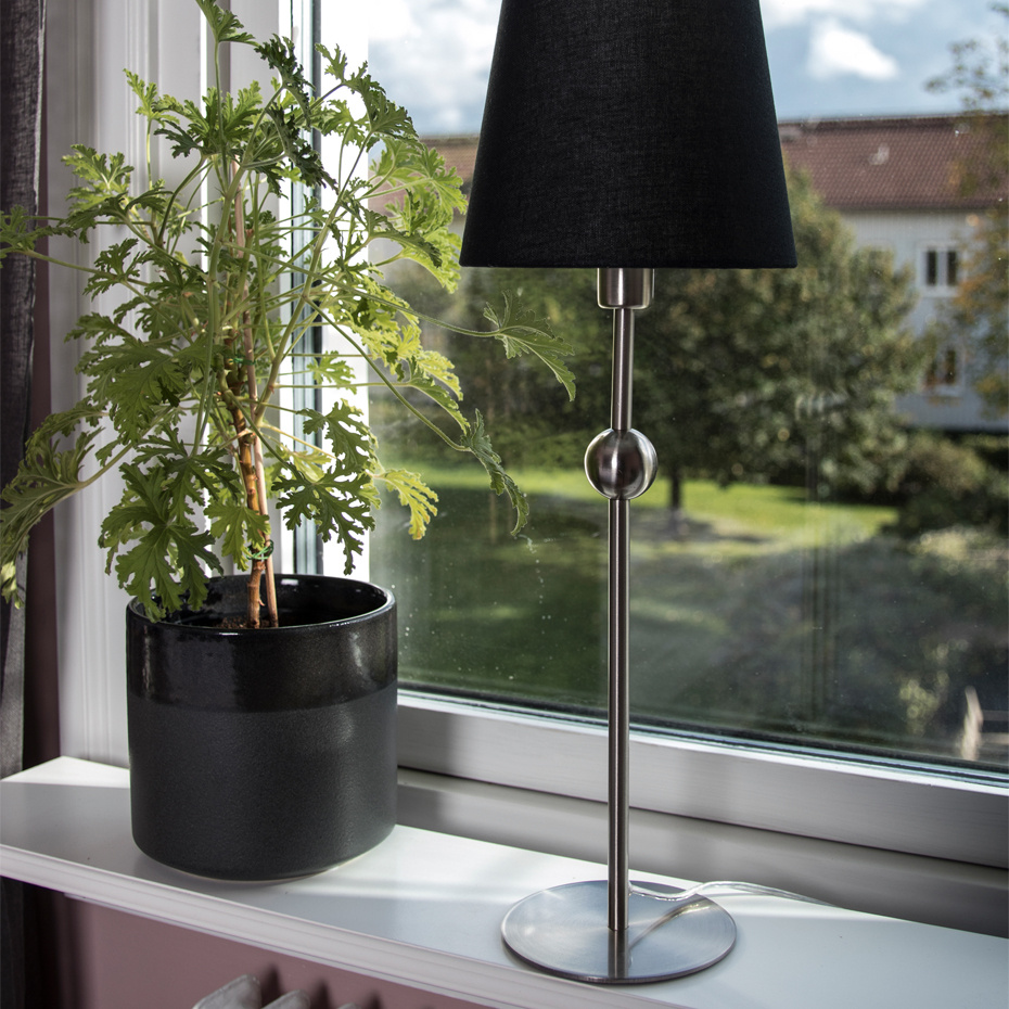 Astrid Bordslampa Borstat Stål