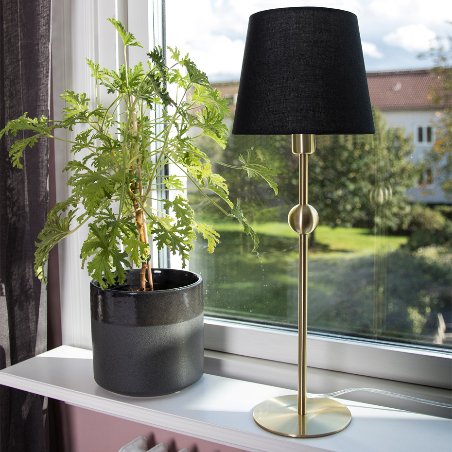 Astrid Bordslampa Borstad Mässing