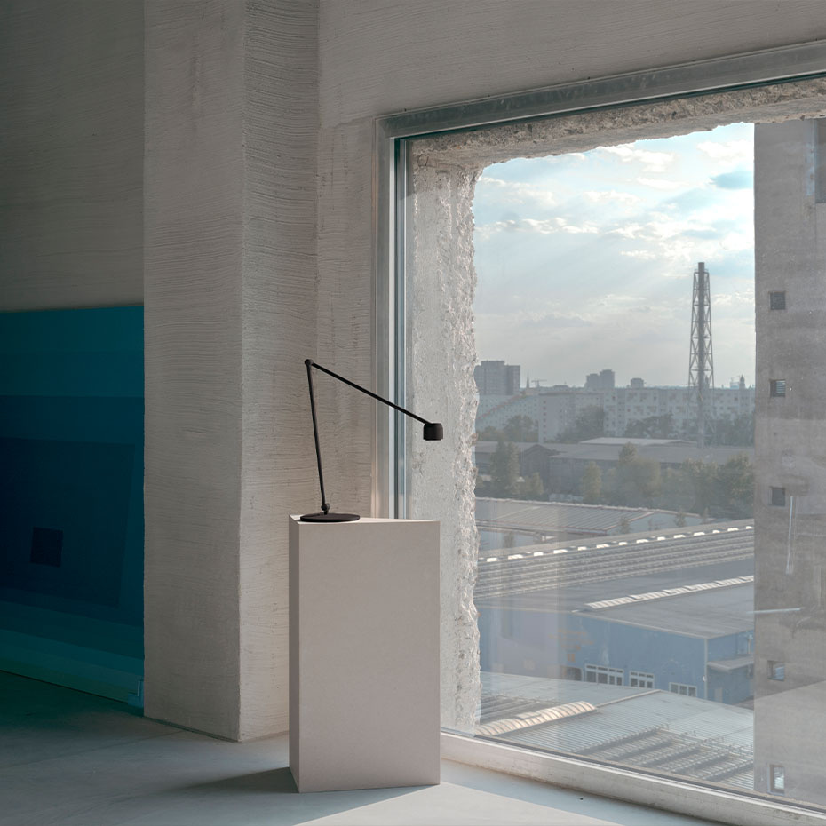 Ion w225 b4040 Bordslampa Jet Black