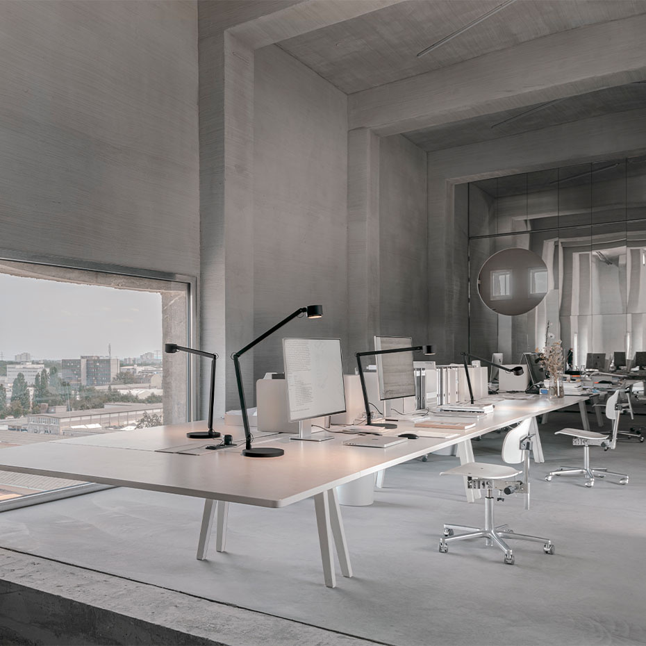 Winkel Alu w227 b Bordslampa Traffic White