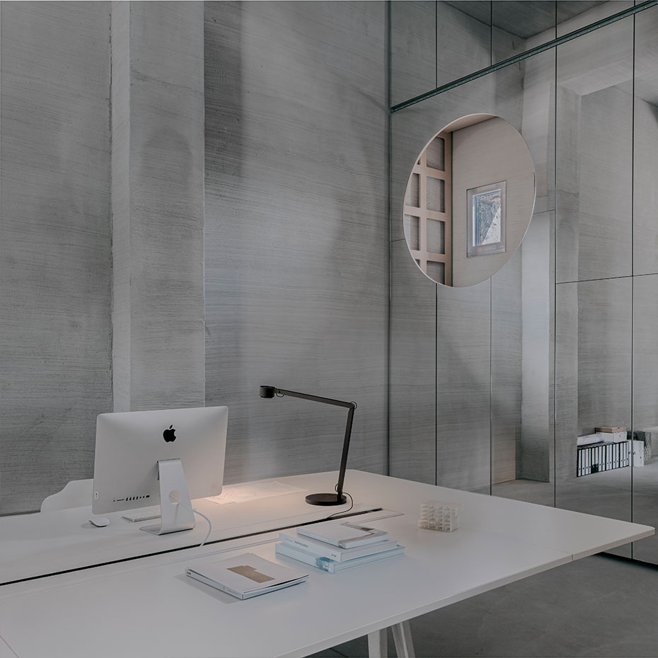 Winkel Alu w227 b Bordslampa Jet Black