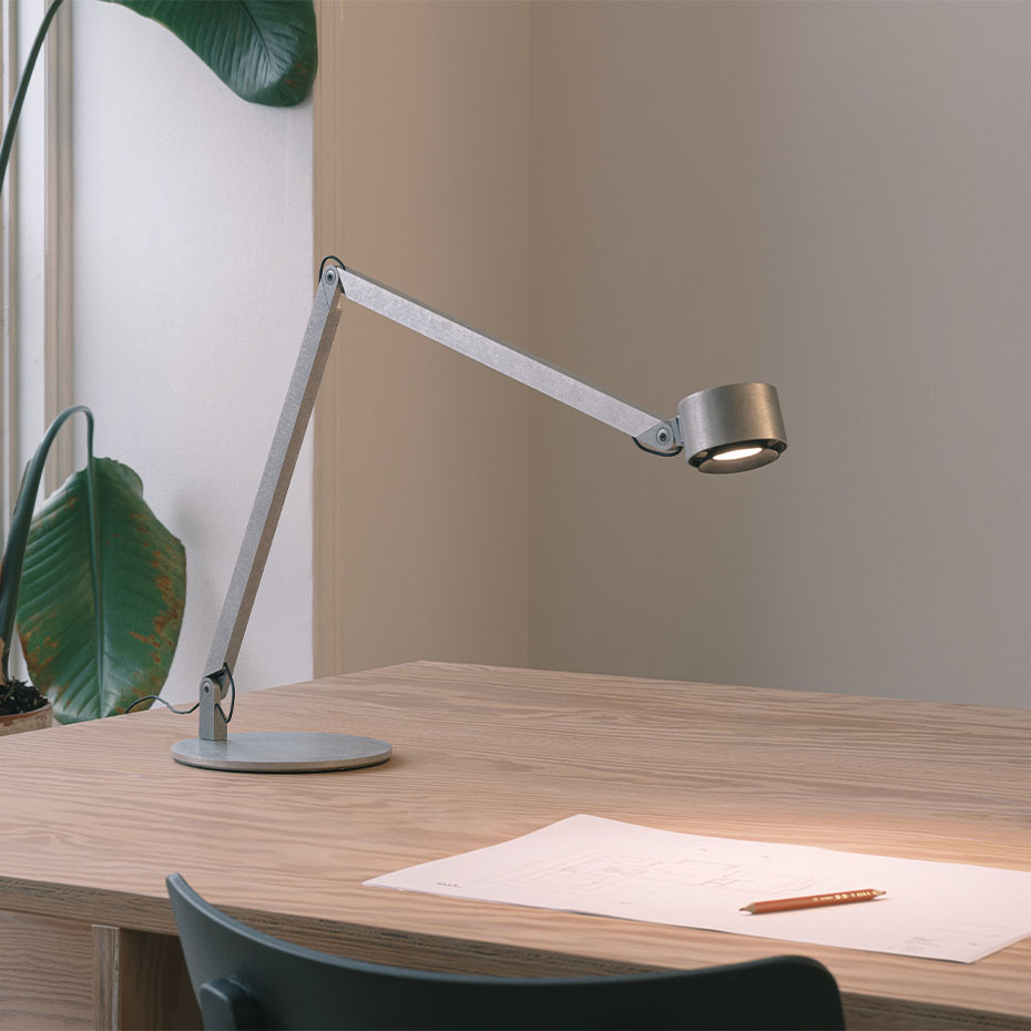 Winkel Alu w227 b Bordslampa Raw Tumbled