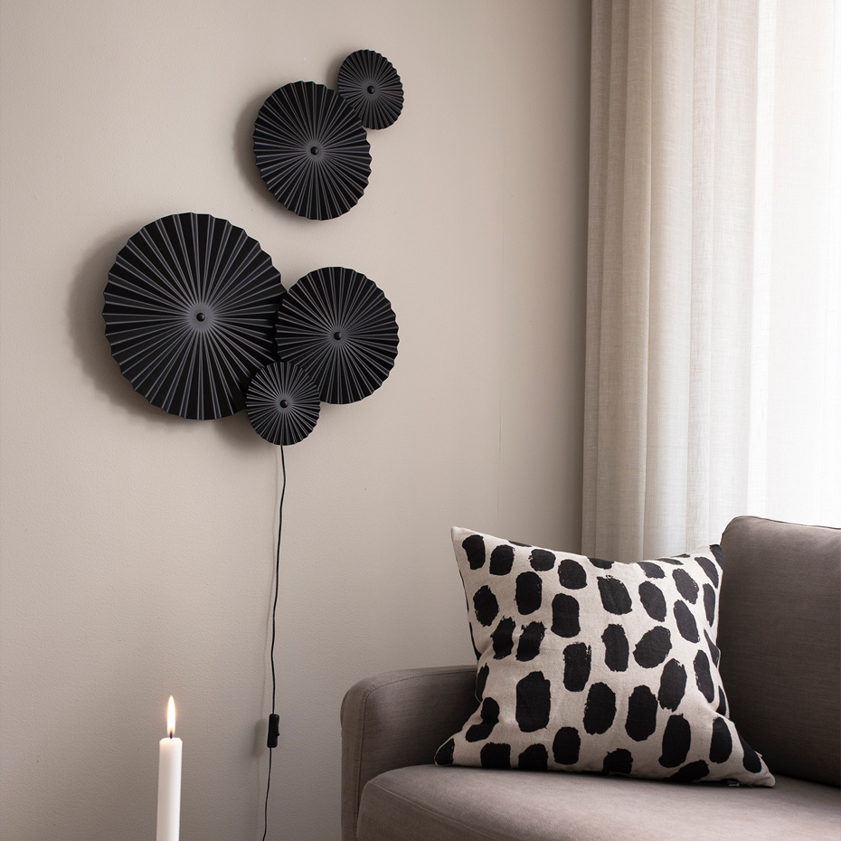 Omega Vägglampa Svart