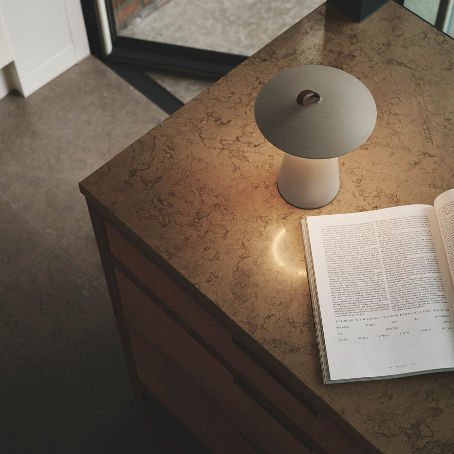 Ara To-Go 2 Portabel Bordslampa Sand