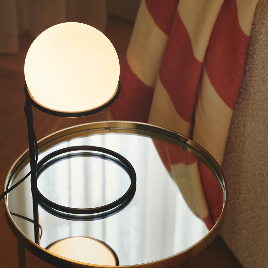 Wilson Bordslampa Svart/Opalglas