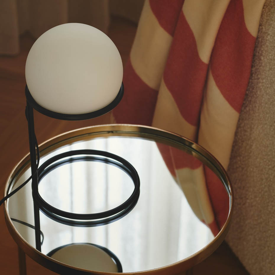 Wilson Bordslampa Svart/Opalglas