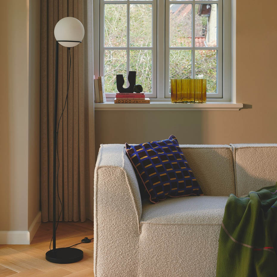 Wilson Golvlampa Svart/Opalglas