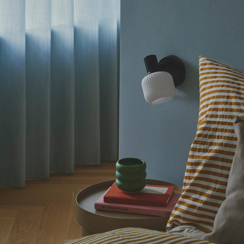 Milford Mini Vägglampa Svart/Opalglas