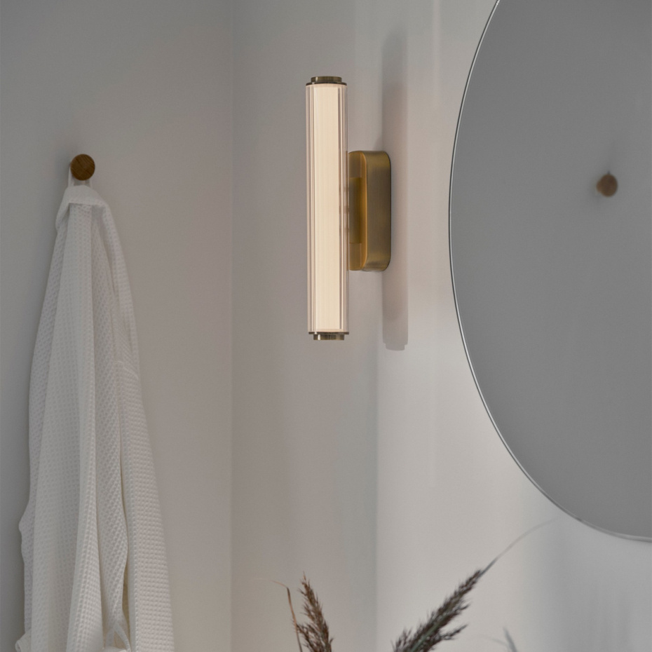 Virelle 32 Vägglampa Mässing IP44