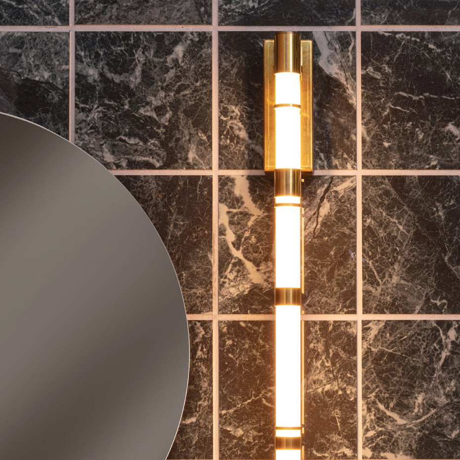 Stripe Vägglampa Rå Mässing IP44