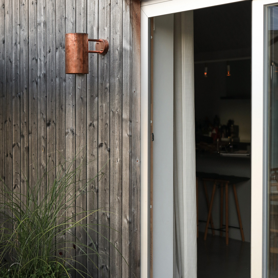 C627 Vägglampa Liten Vit Struktur