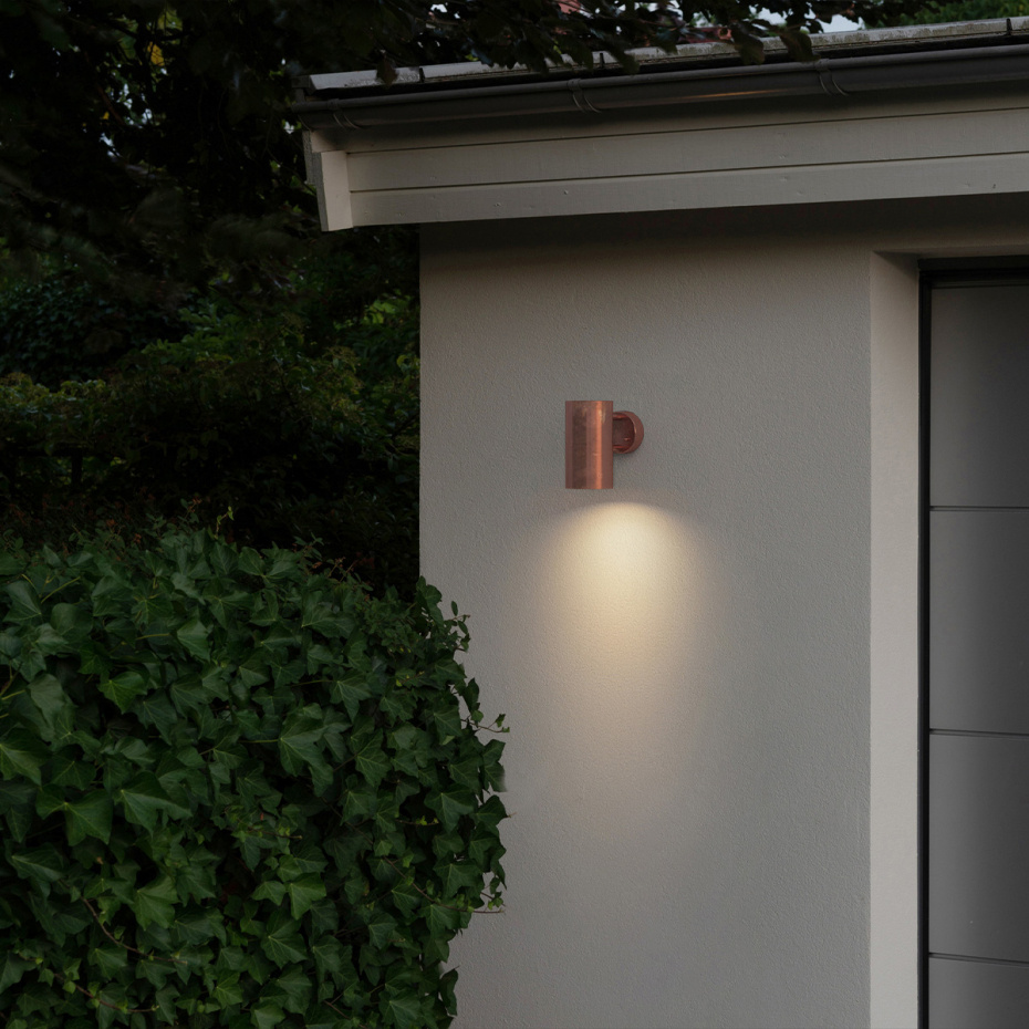 C627 Vägglampa Stor Svart Struktur