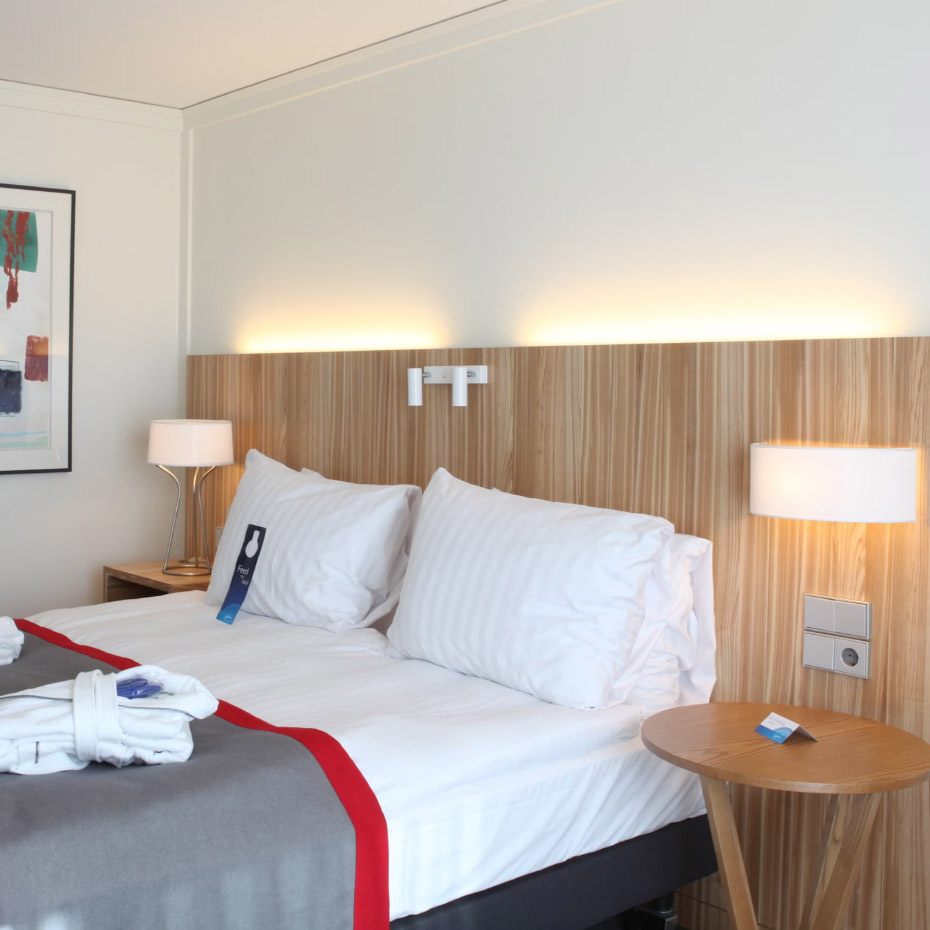 Puck Dubbel Vägglampa Svart