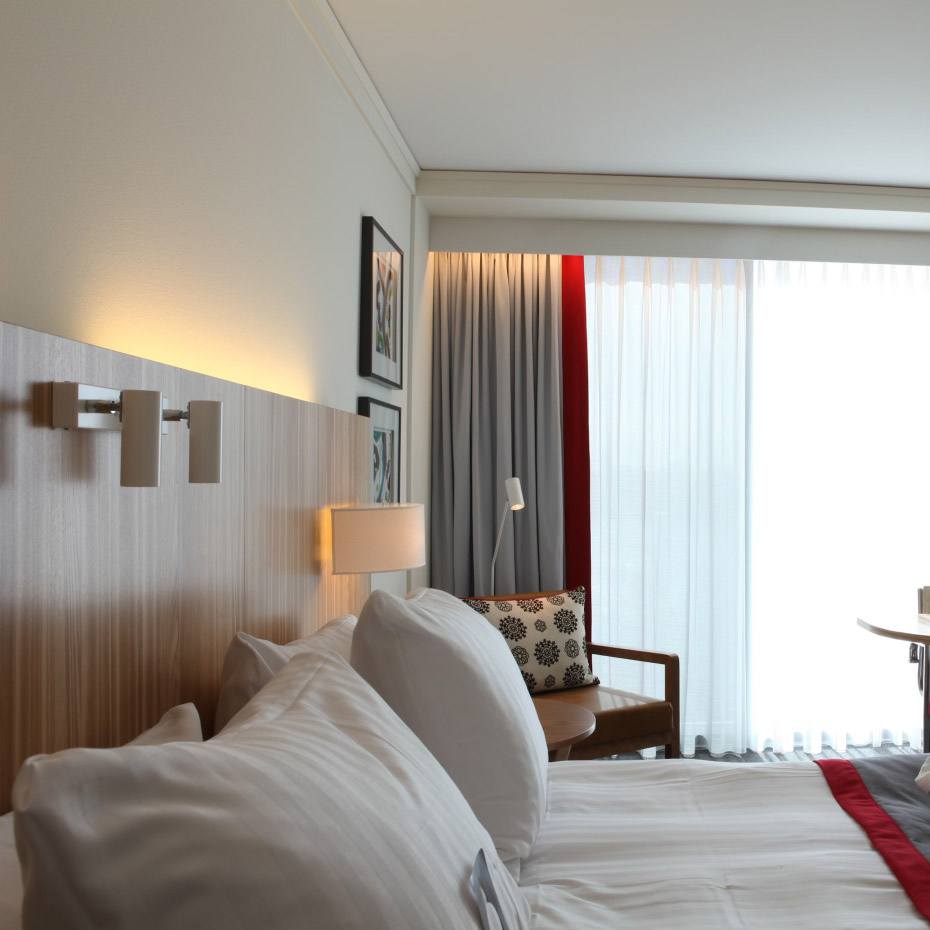 Puck Dubbel Vägglampa Krom