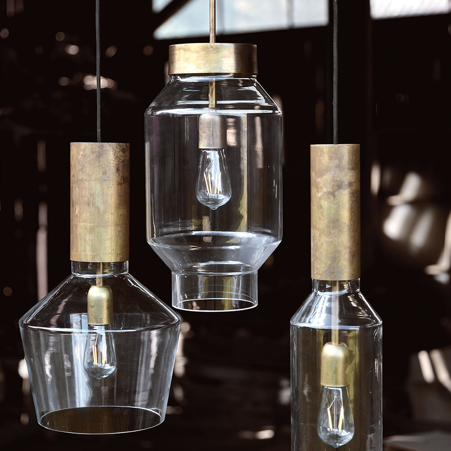 Fenomen Pendel Smal Rå Mässing/Klarglas