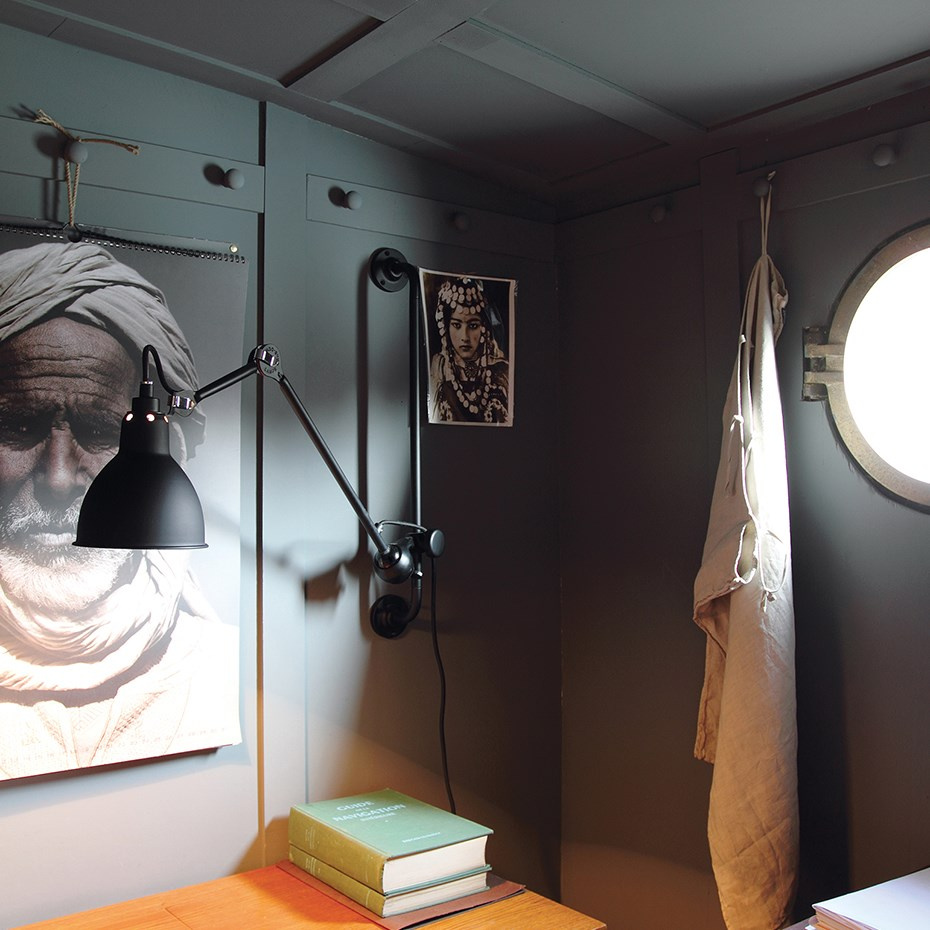 Lampe Gras N°210 Vägglampa Svart/Blå